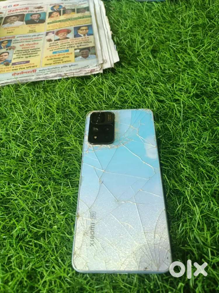 Mobile ka back panel tuta hua Hai vah 150 . 200 main theek ho jaega