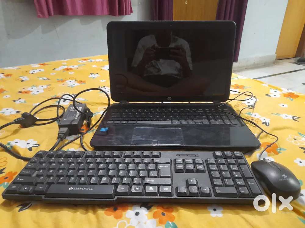 Modle 2014 hp laptop with keyboard and mouse