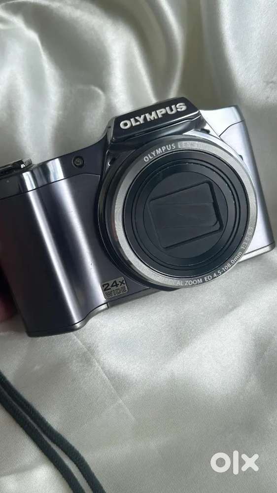 Olympus SZ-14 Digital camera - Mint condition+ Charger and Battery