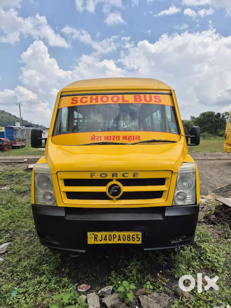School bus force motors 28  seaters