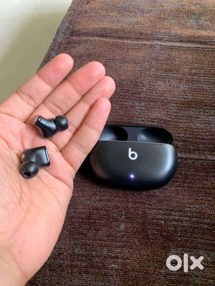 Beats(apple) studio buds pro with box