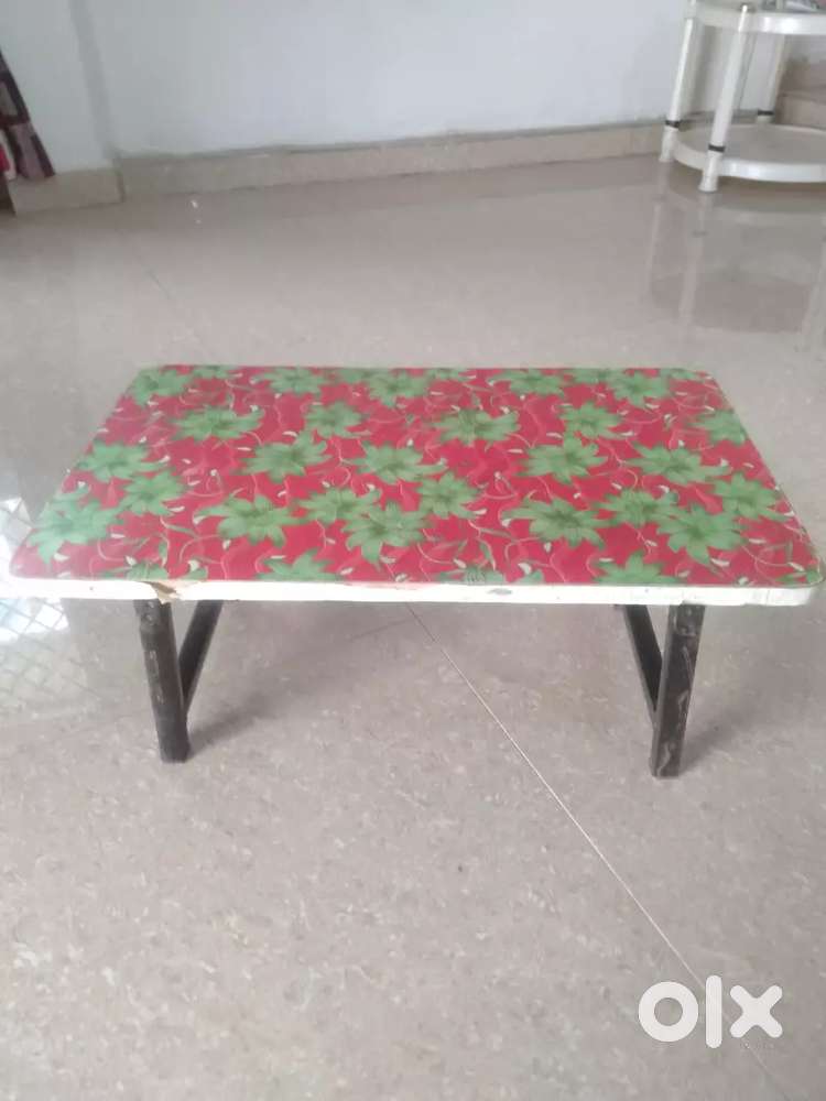 Kids study table 2 hain
