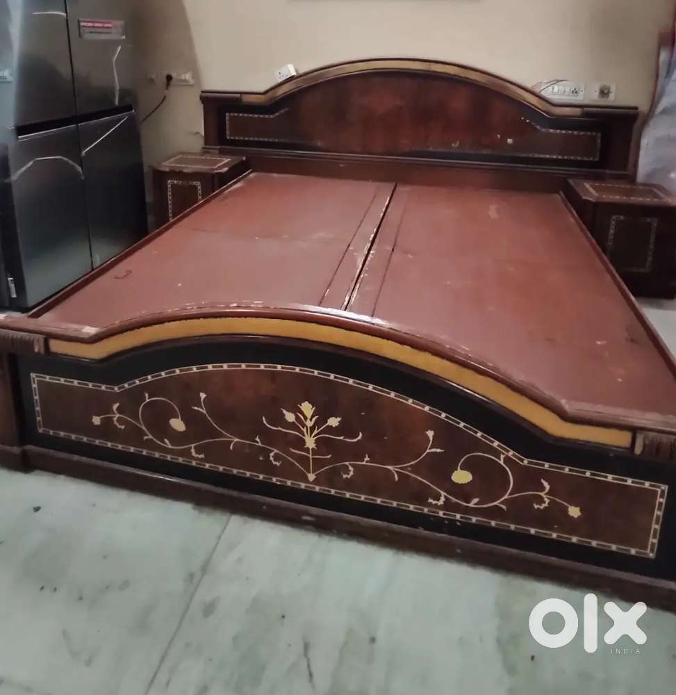 Queen Size Box Bed with 2 Side Tables in Nice Condition