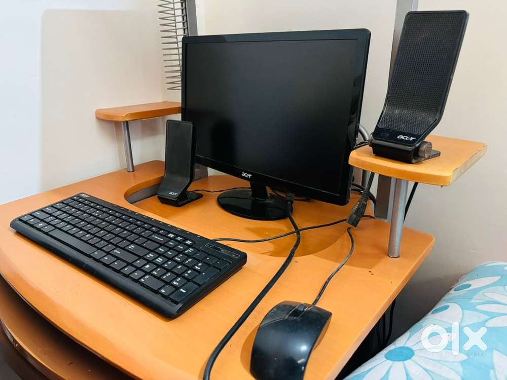 Desktop Computer with Free Table – Acer 2013 Model
