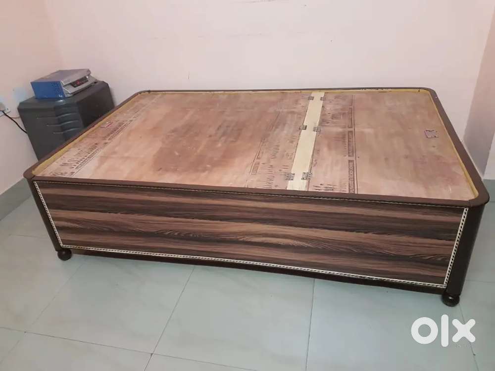 Very beautiful box bed having size 4/6.5