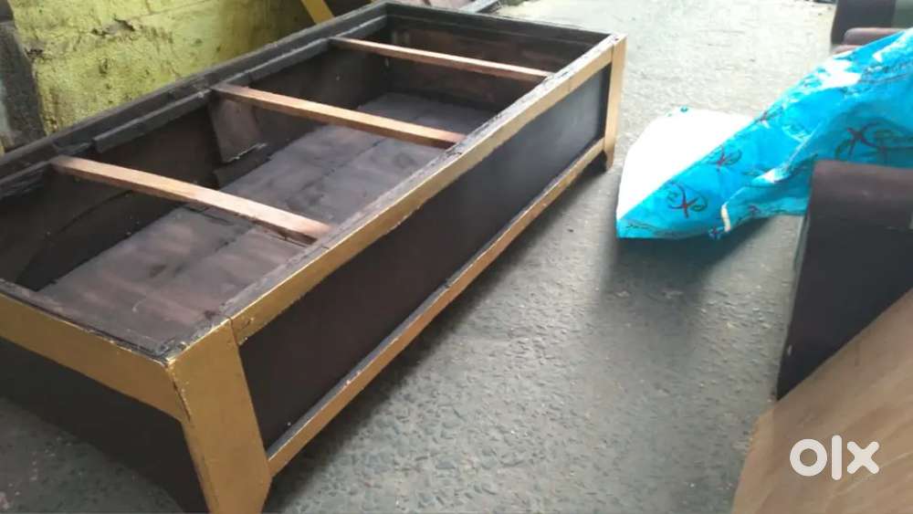 Double bed 6/6 box wala
