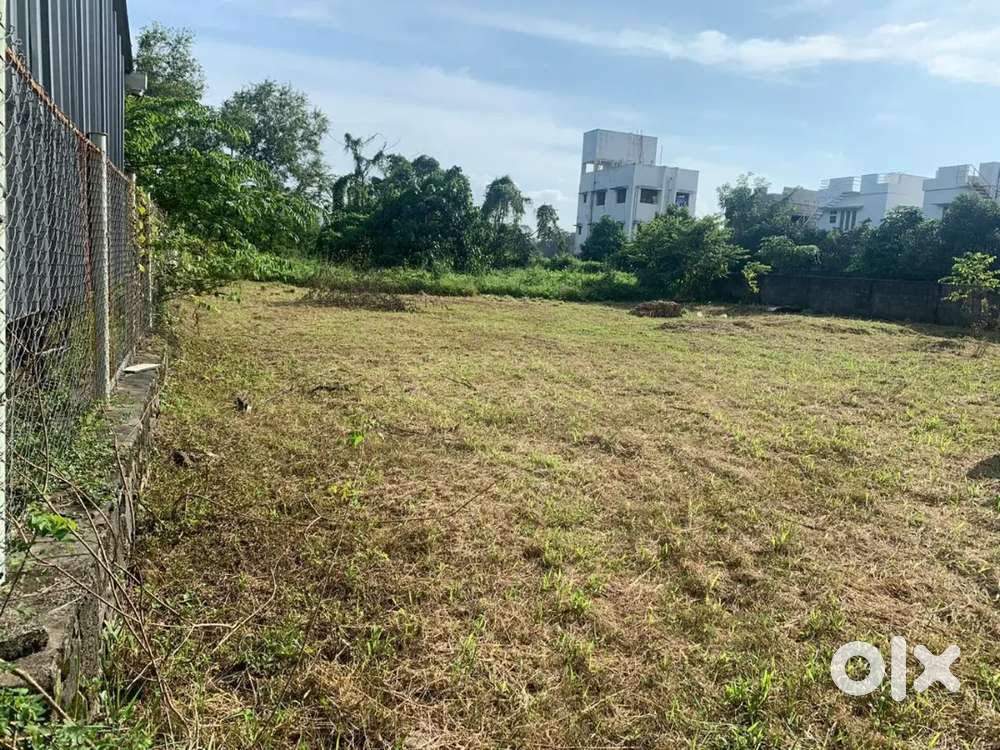10 cent land available at KP Vallom Road kadavanthara