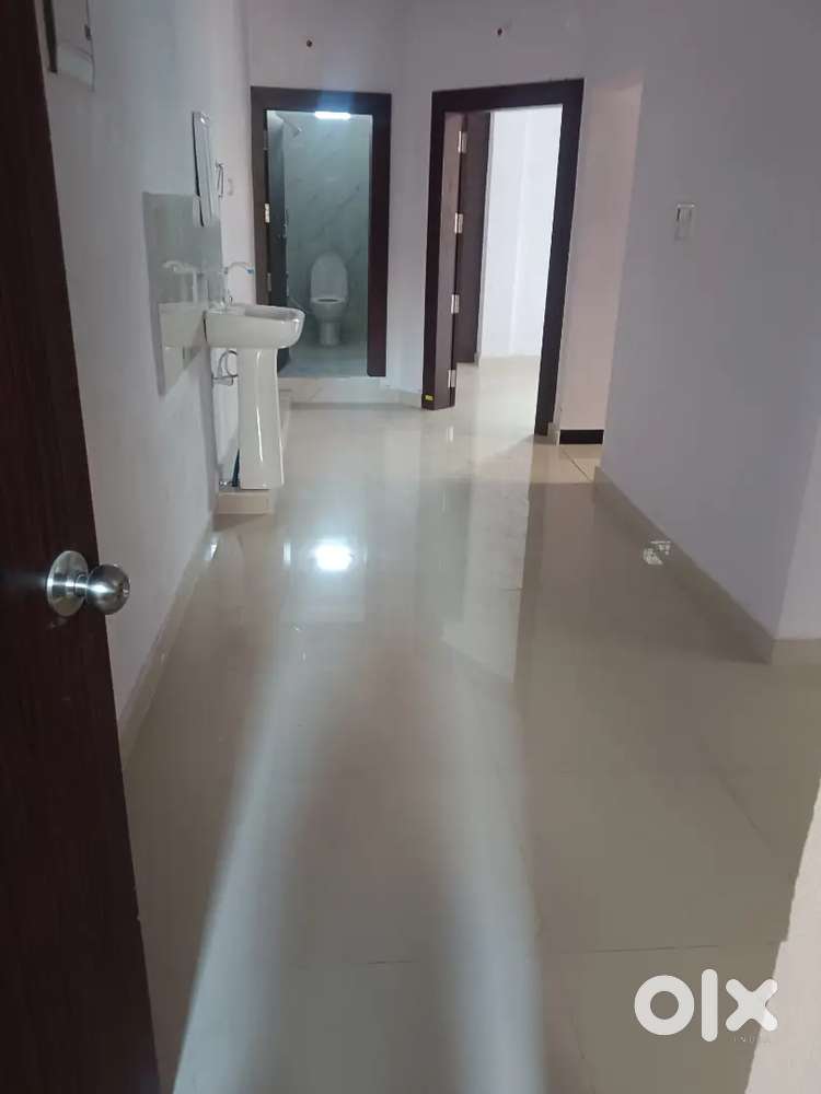 Newly tiles room. 2km away from bairiya bus stand