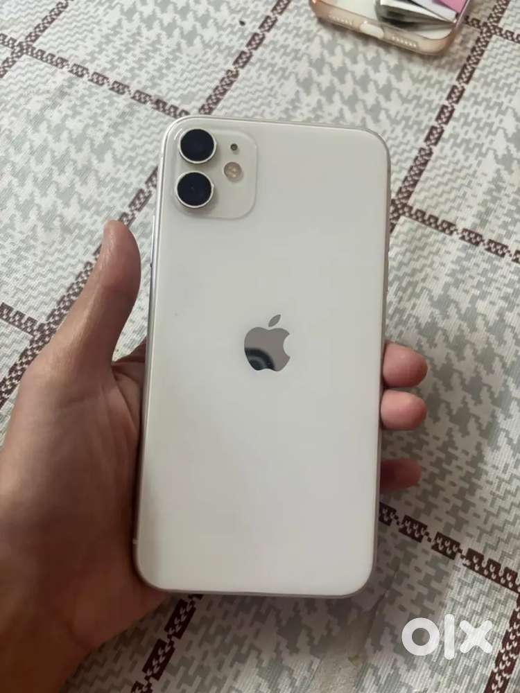 I phone 11 with battery 76%