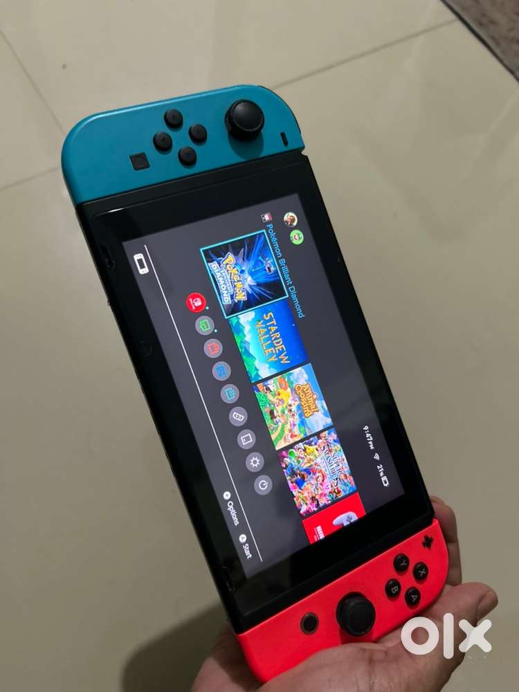 Nintendo Switch V1 (Accessories + Super Mario Odyssey)