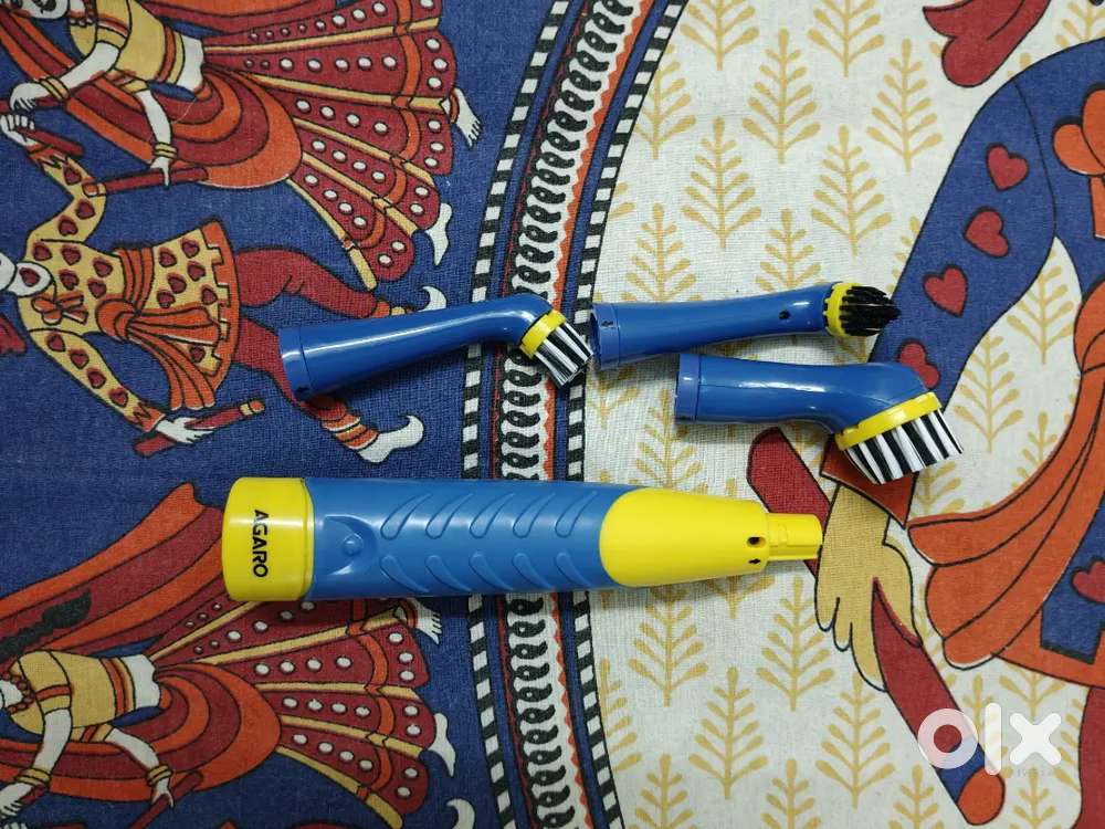 Electric cleaning brush
