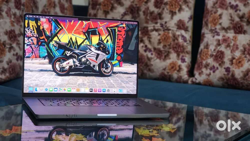 M1 Apple Macbook Pro 32GB Ram 512GB Apple SSD Touch ID