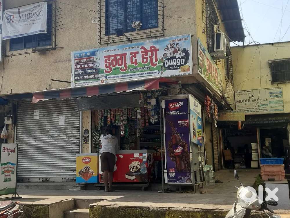 Main road cornor shop 4 min away from station