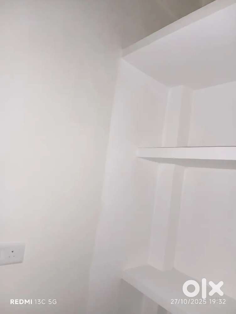 Hotel reception job available hai to contact me