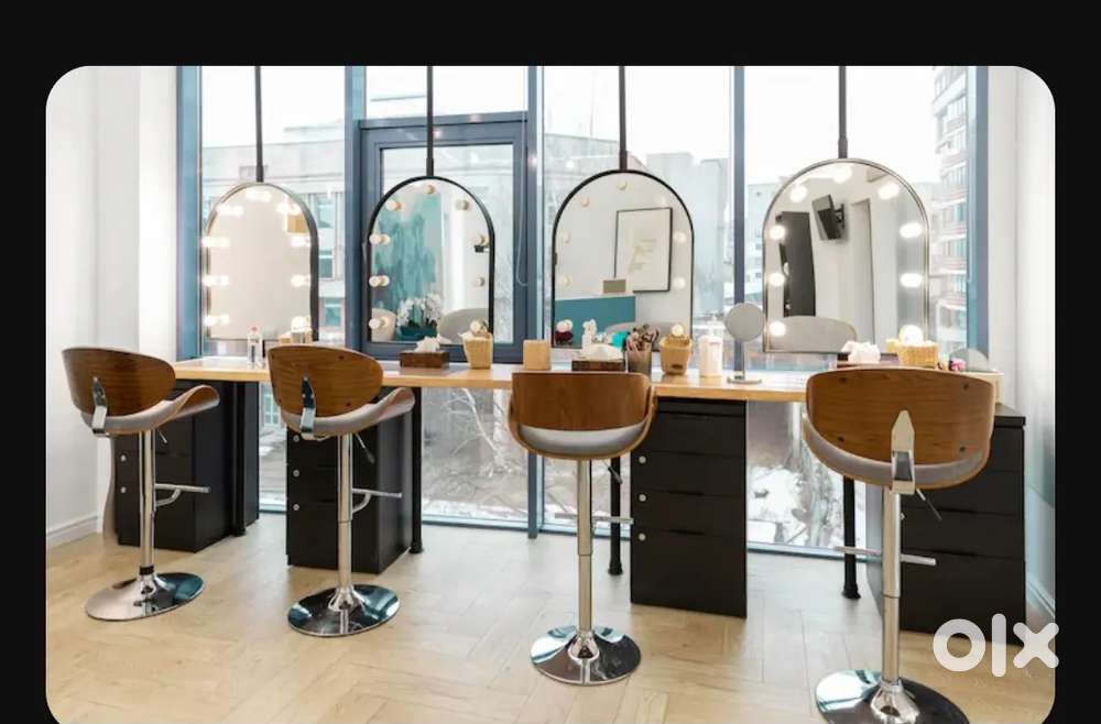 Digital marketing manager and managing salon