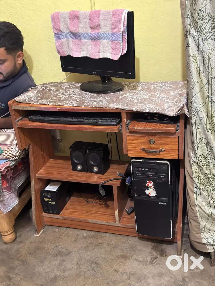 Computer table