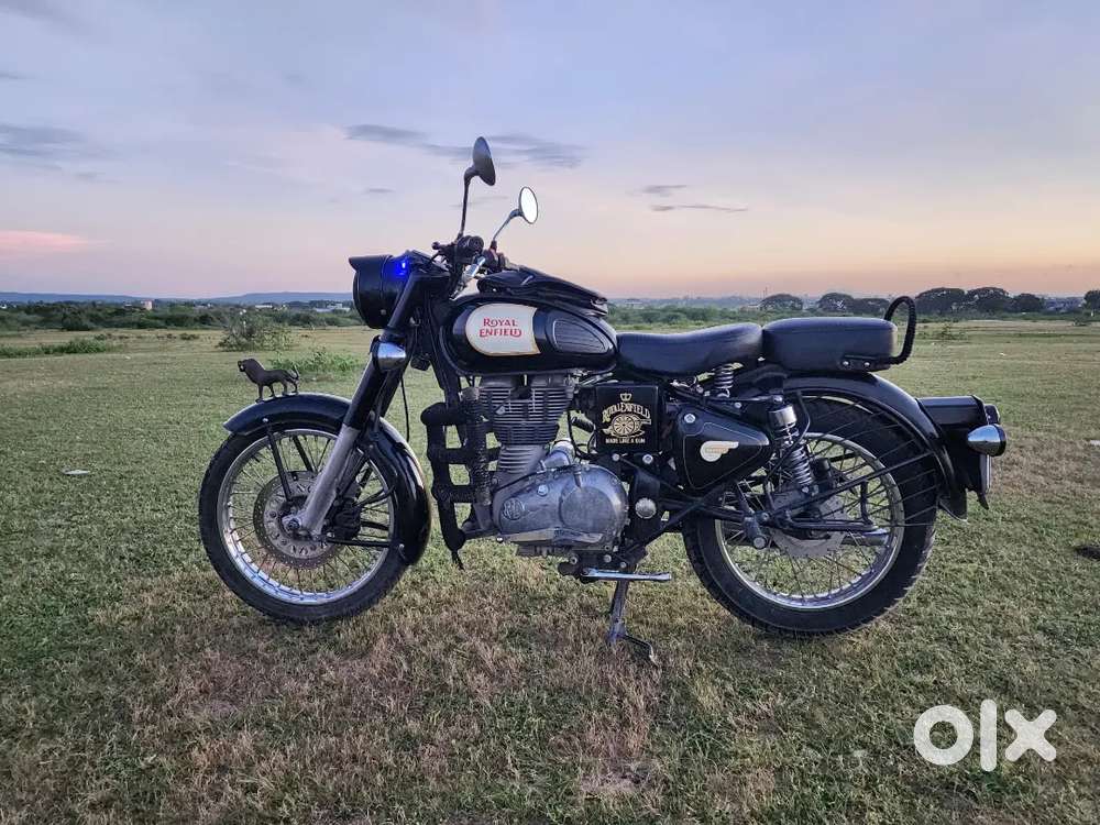 Royal Enfield classic 350 black bs4
