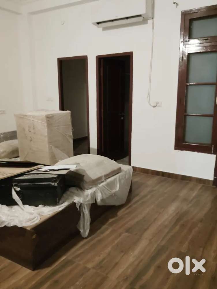 3bhk semi furnished for rent vikalp khand