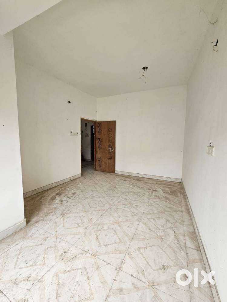 1 bhk dining cum kitchen 360 qft very well flat want sell