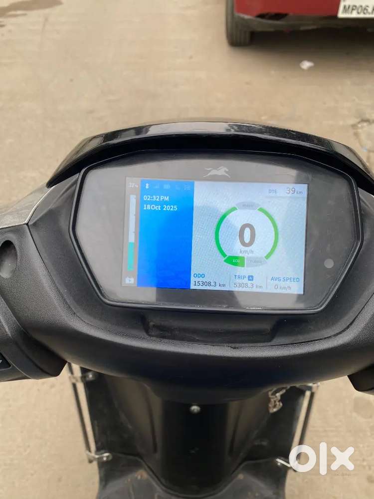 Singel hand chali he zyada use nahi ho pa rahi khadi rehti he