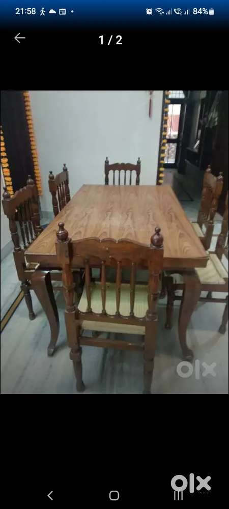 6 seater sesiom wood dinning table in good condition sale. d.