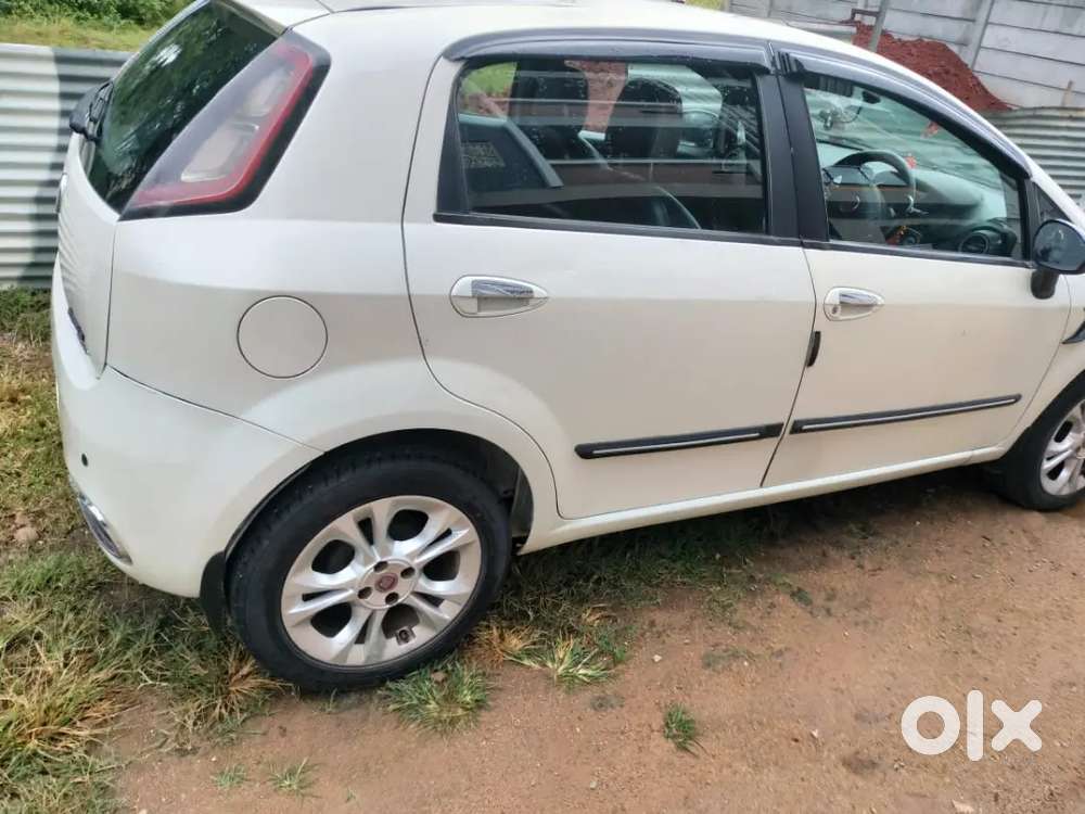 Fiat Punto EVO 2015 Diesel 132000 Km Driven