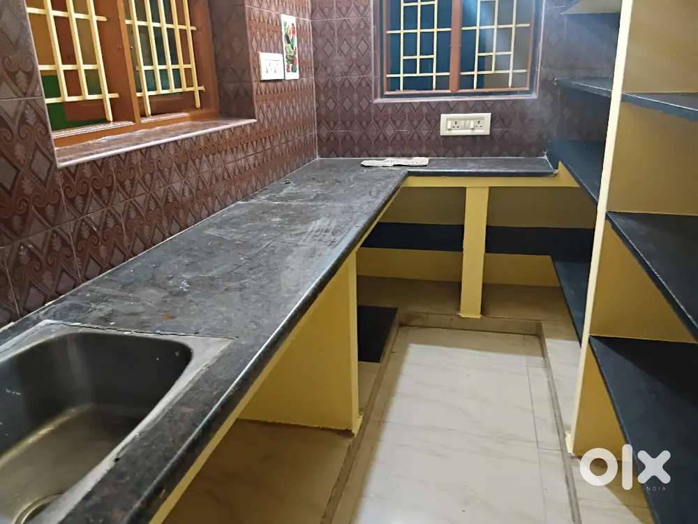 2 BHK HOUSE IN ARUMBAKKAM FOR LEASE,  PRIME LOCATION