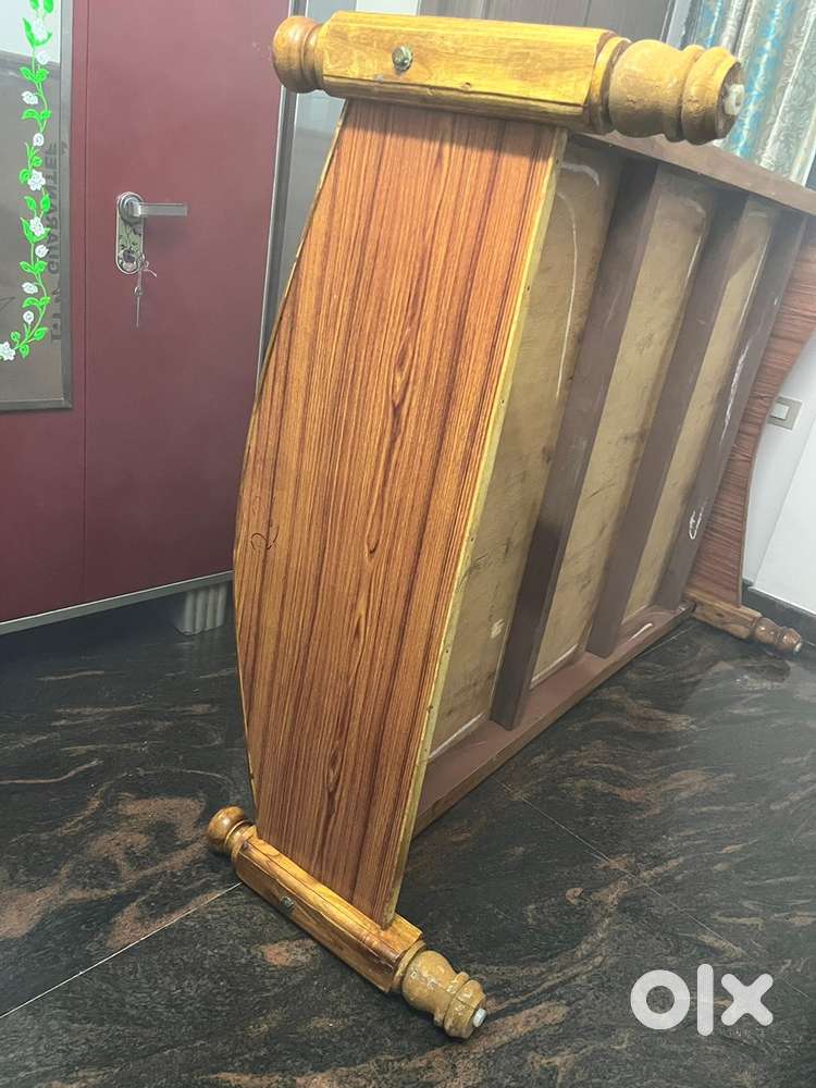 Wooden cot for sale