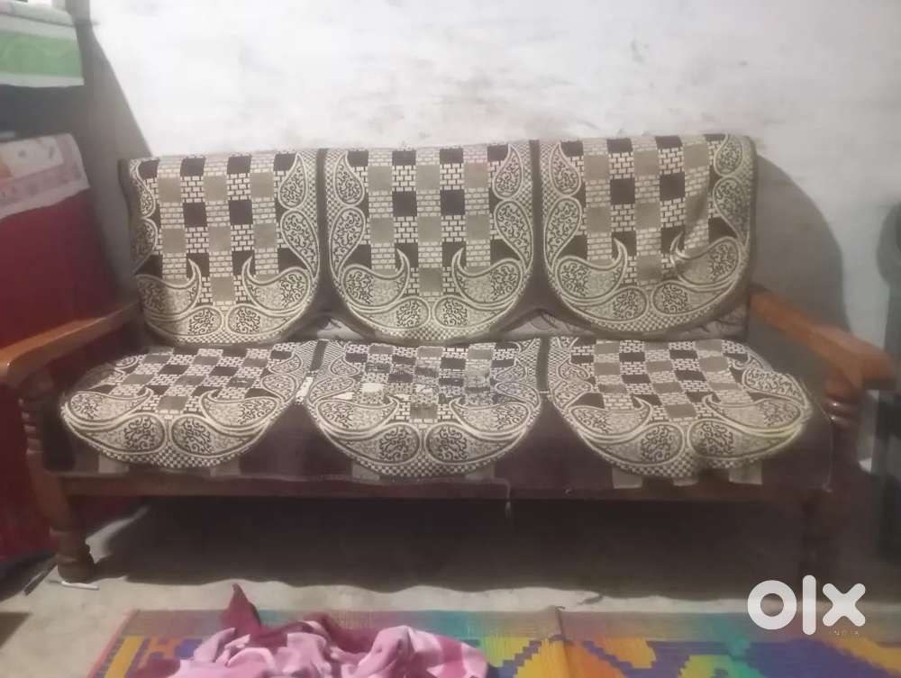 Sofa set bechna hai