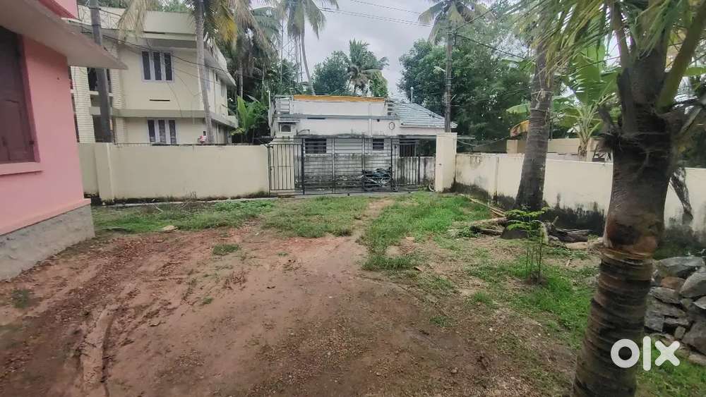 PROPERTY FOR SALE IN NEAR MAIN ROAD ULLOOR TRIVANDRUM