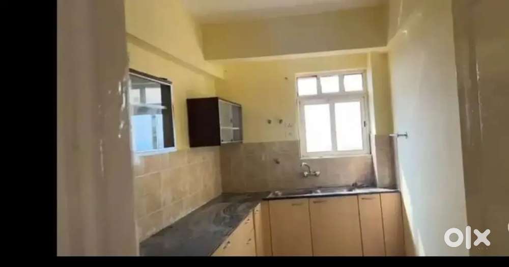 2bhk semi furnished flat for family and bachelor