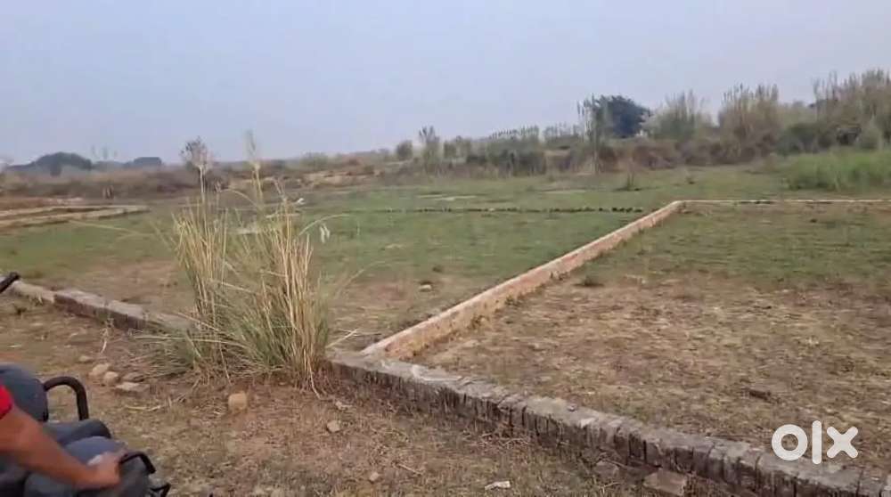 Plot available in bhagwatpur near block front road 25ft & 20*50&20*45