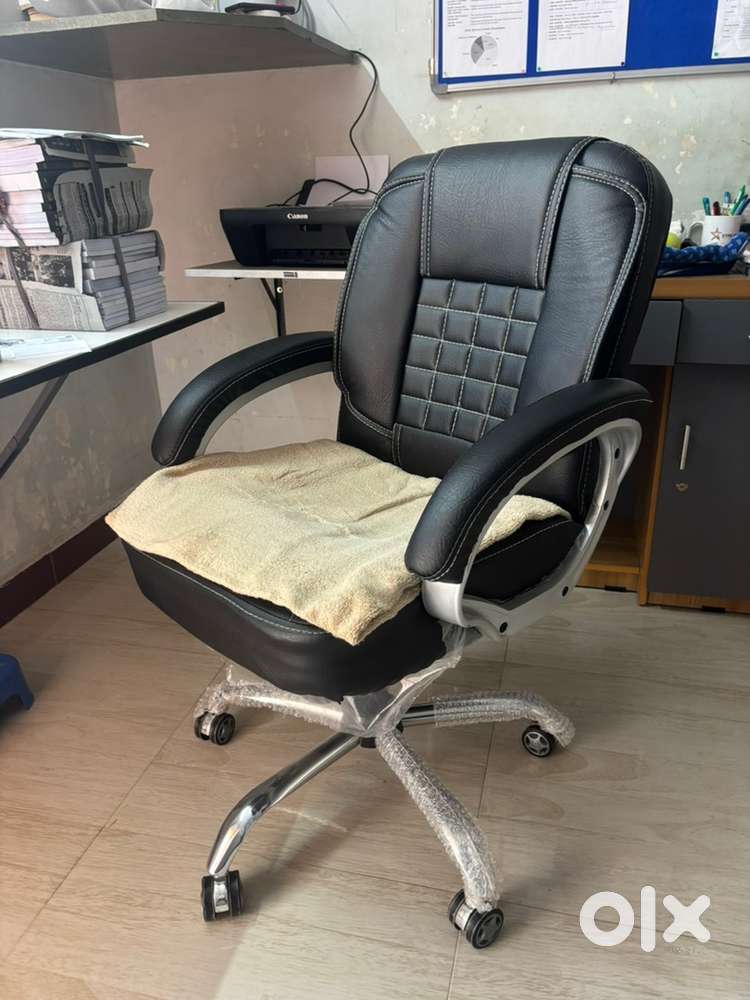 Boss chair Revolving