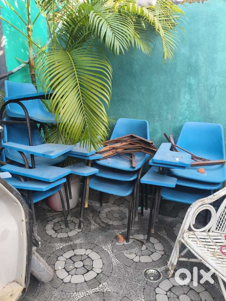 Tuition chair with desk