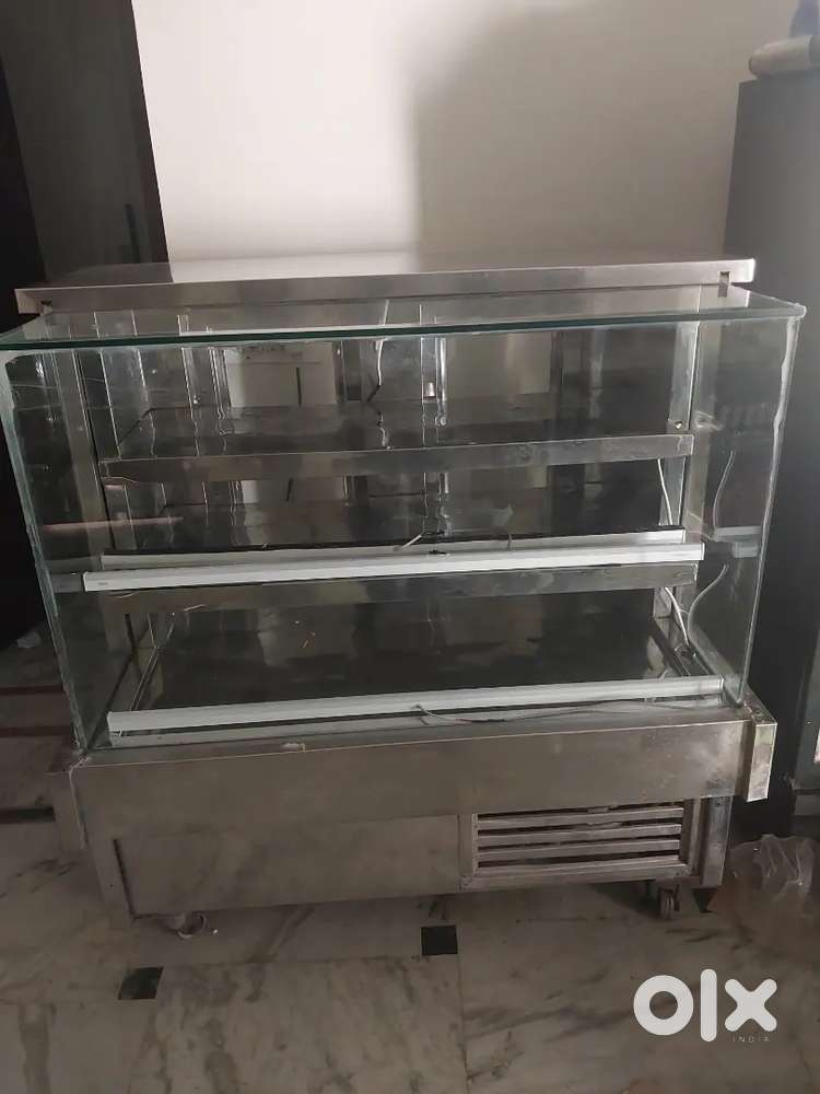 Display counter fridge (4 feet)