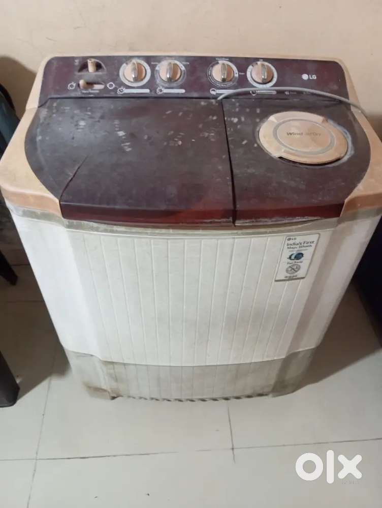 Working washing machine. Semi automatic..all parts are work
