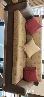 3+3+2 Sofa Set with Center Table and Shetty – Excellent Condition