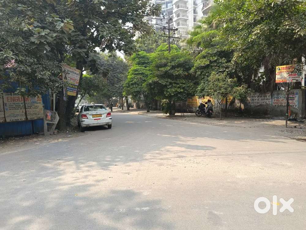 Commercial 2 room set on main road vasundhara sector 3 and 1