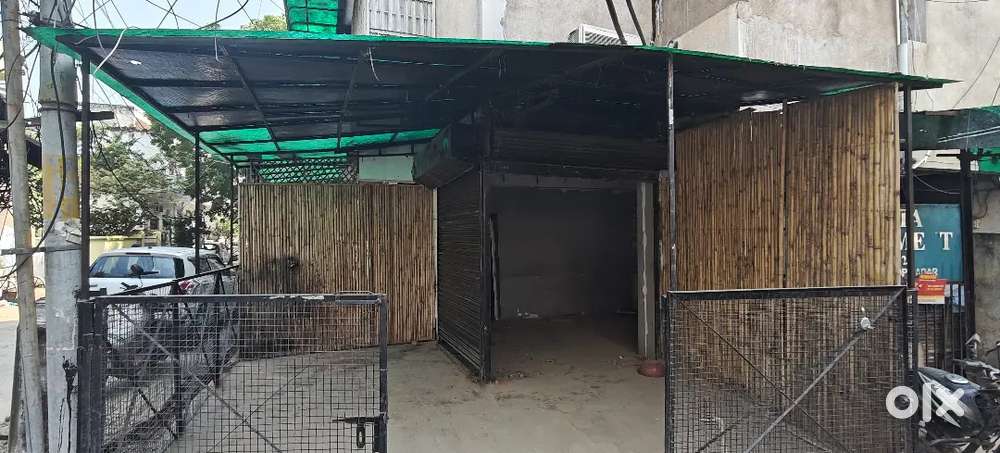 SHOP AVAILABLE FOR RENT AT 17000 PER MONTH