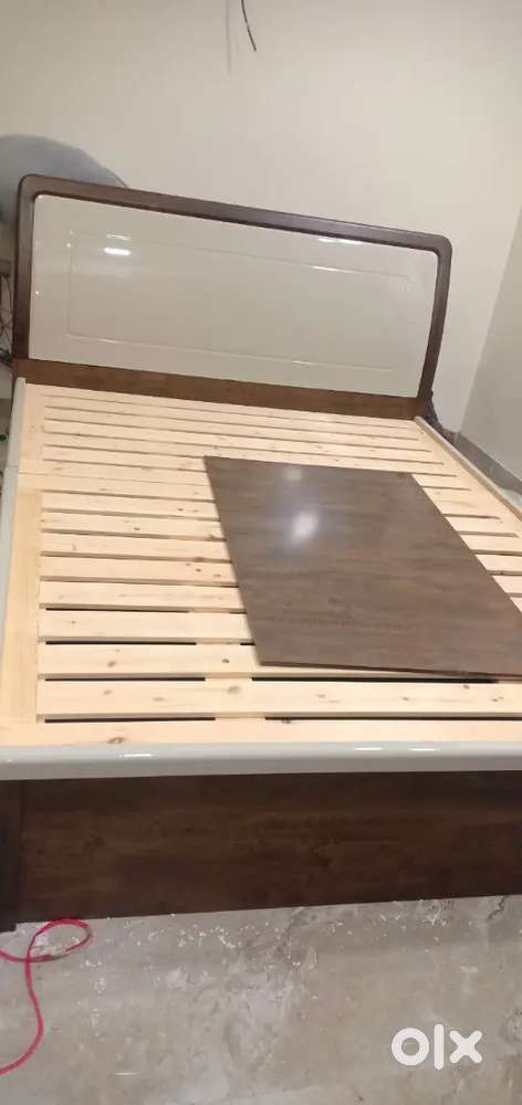 Furniture work ke sabhe kam kiye jate hai or purane repair bhe