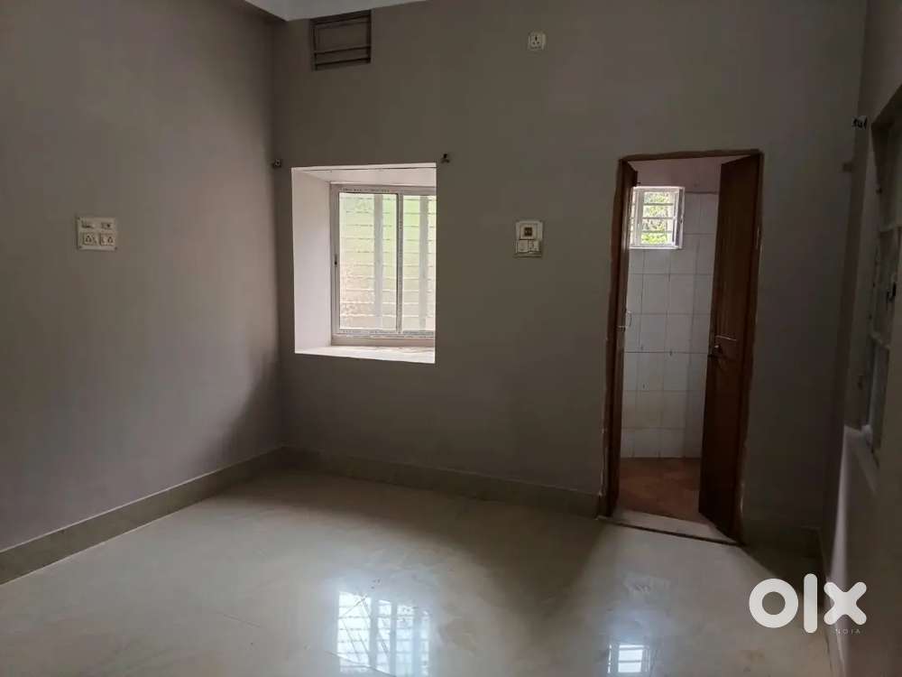 1 bhk for family ,working lady,near maruti suzuki, sbi bank