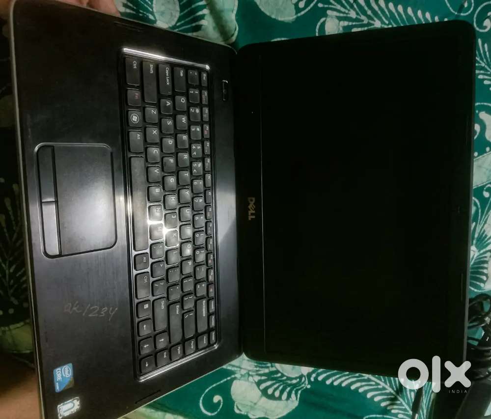 Dell Vostro 1540 Laptop (4GB/500GB/Linux)