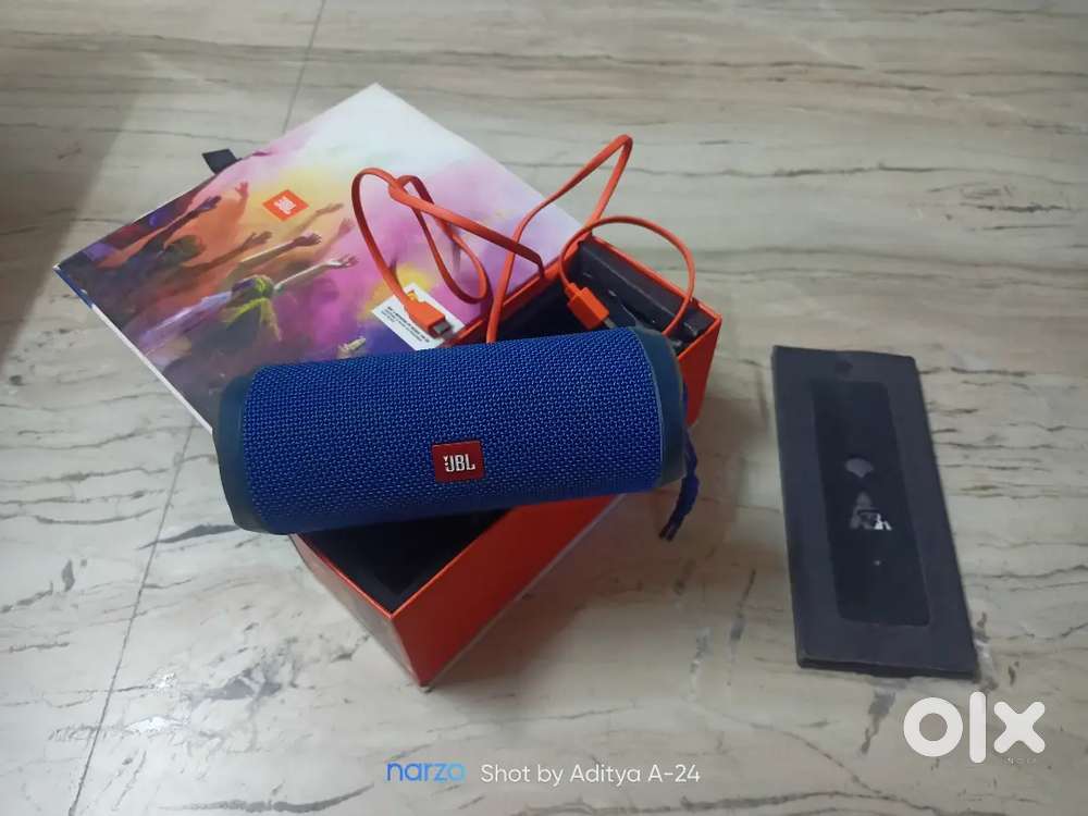 JBL flip 4 Bluetooth speaker