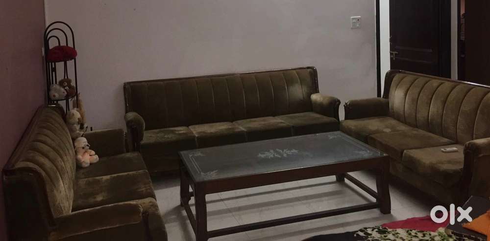 10 seater sofa set with center table