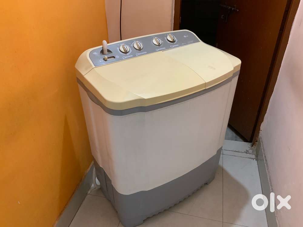 LG intellowash 6.8kg semi auto wasing machine