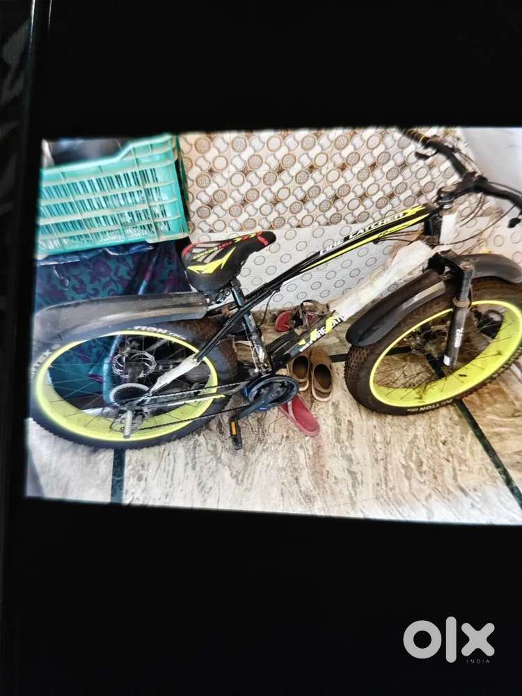 Bi cycle green and black combination