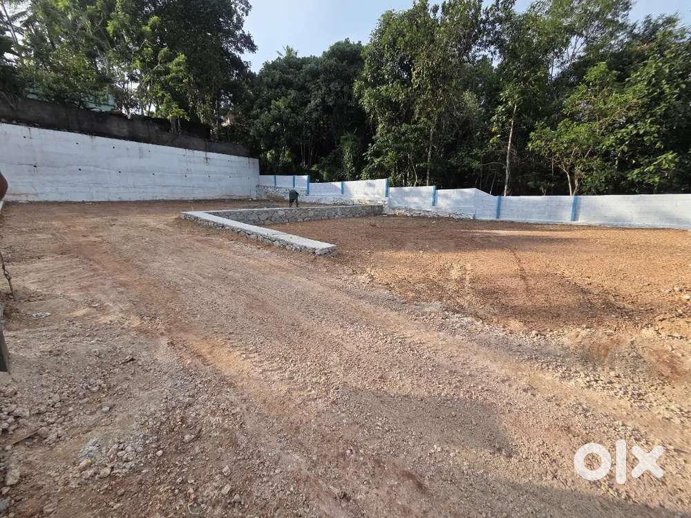 Trivandrum kazakootam karyavattom near plot available