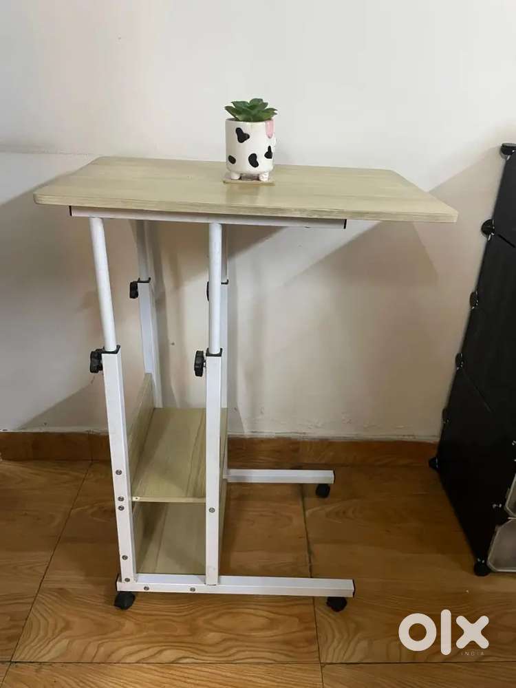 Adjustable study table