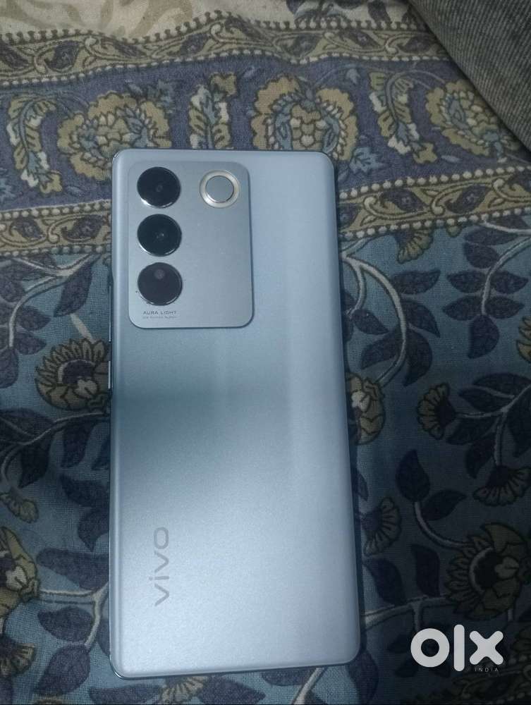 V27 8/128 2years old