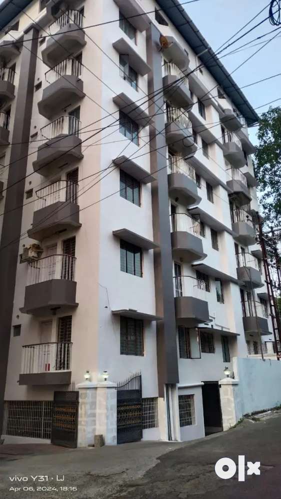 Flat For sale at Thrippunithura
